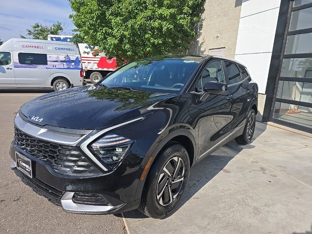New 2025 Kia Sportage LX image 3
