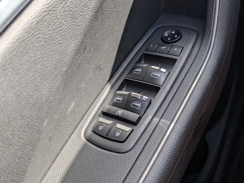 Used 2022 Maserati Levante Modena AWD/4WD image 32