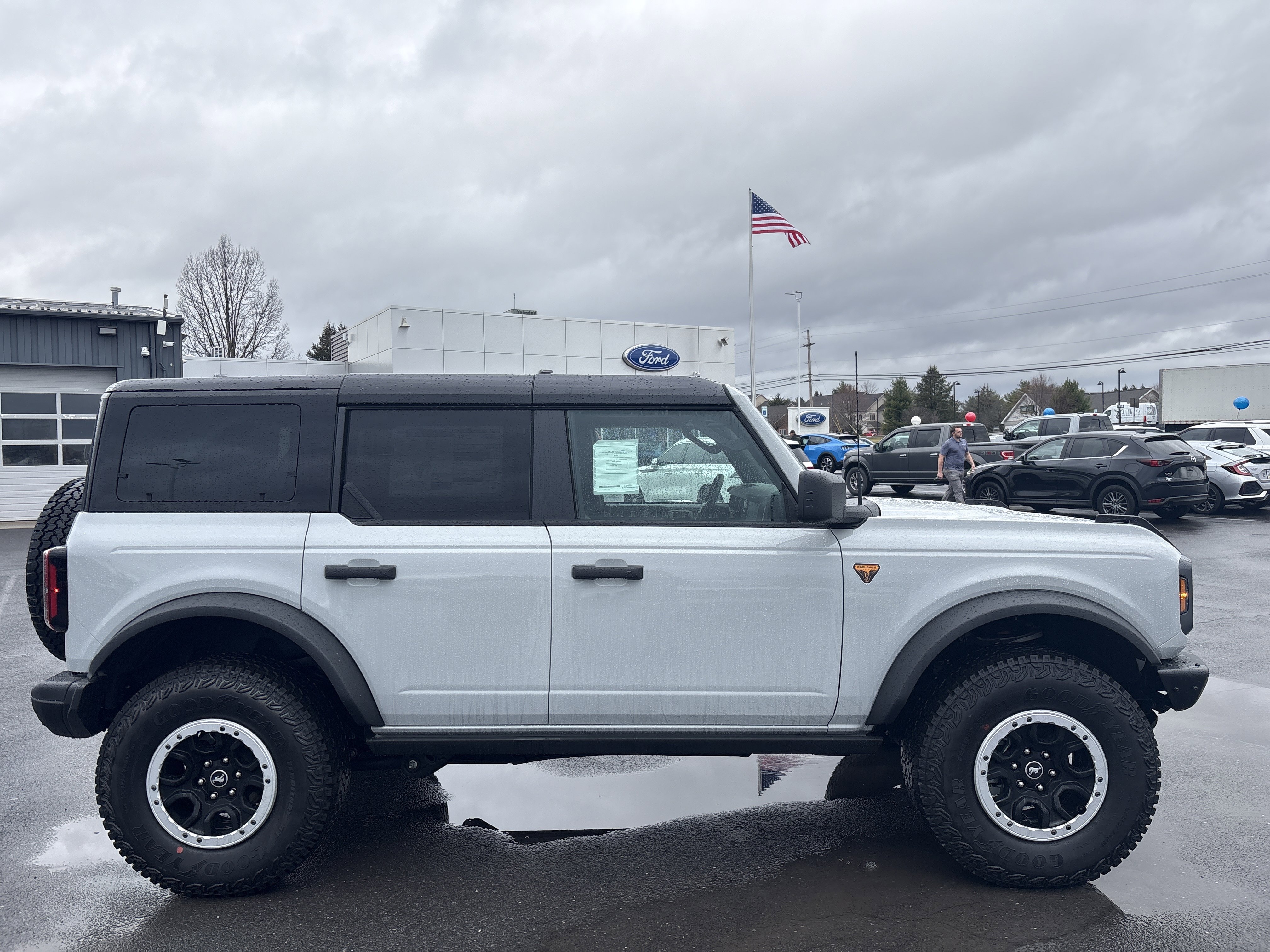 New 2026 Ford Bronco Badlands image 2