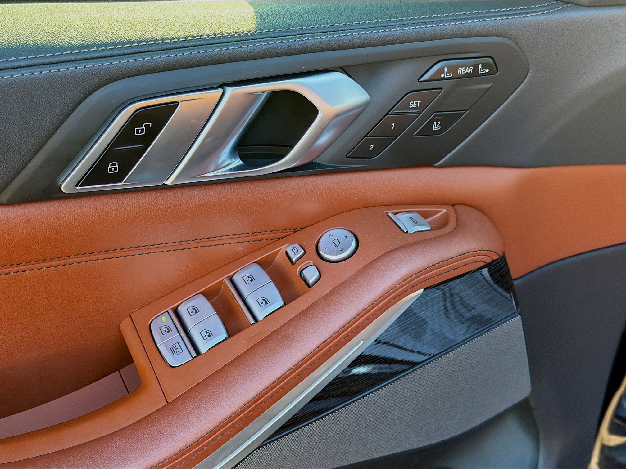 Used 2023 BMW X7 M60i w/ Climate Comfort Package image 23