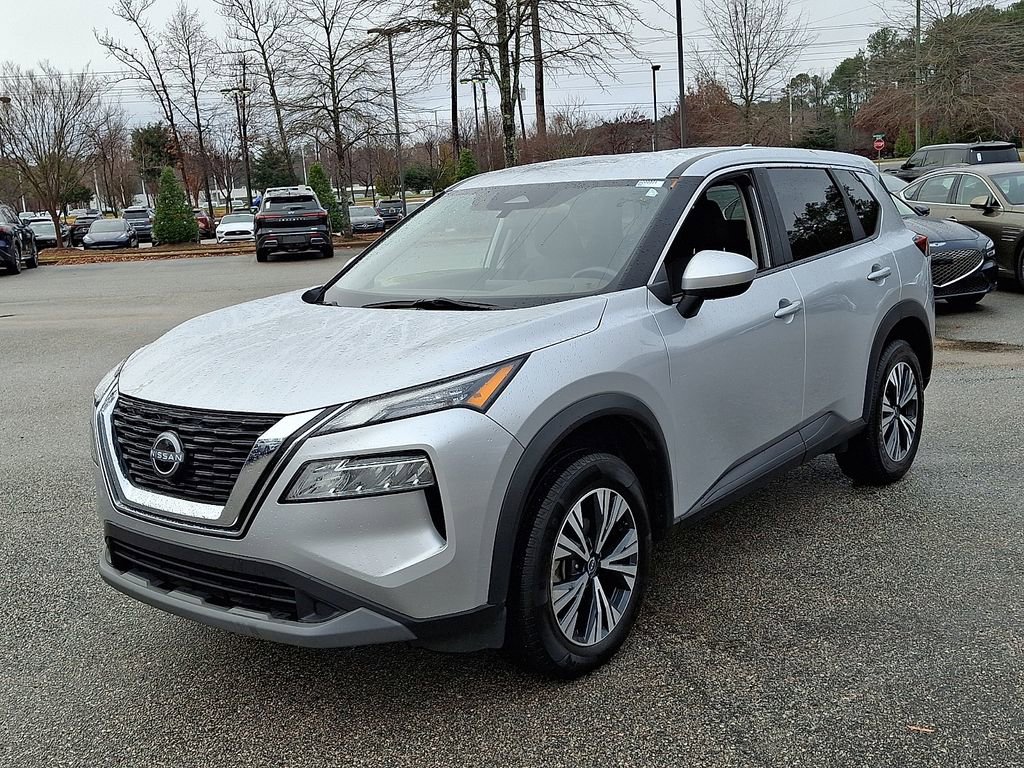 Used 2023 Nissan Rogue SV image 3