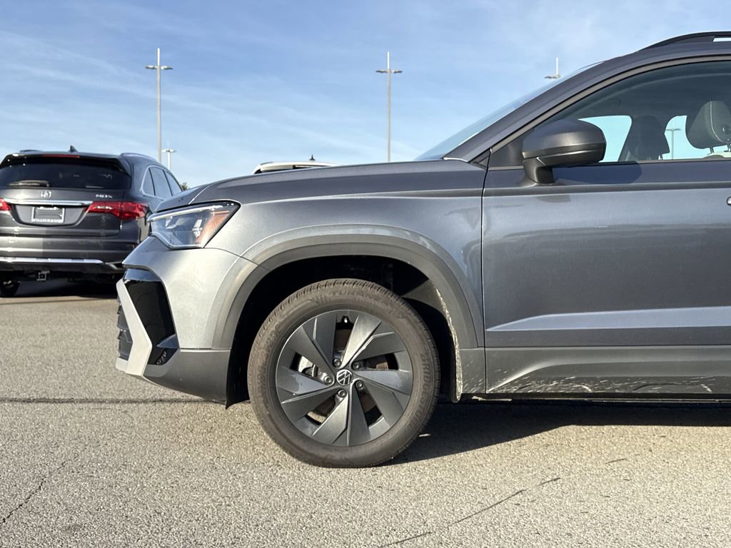 Used 2025 Volkswagen Taos S image 9
