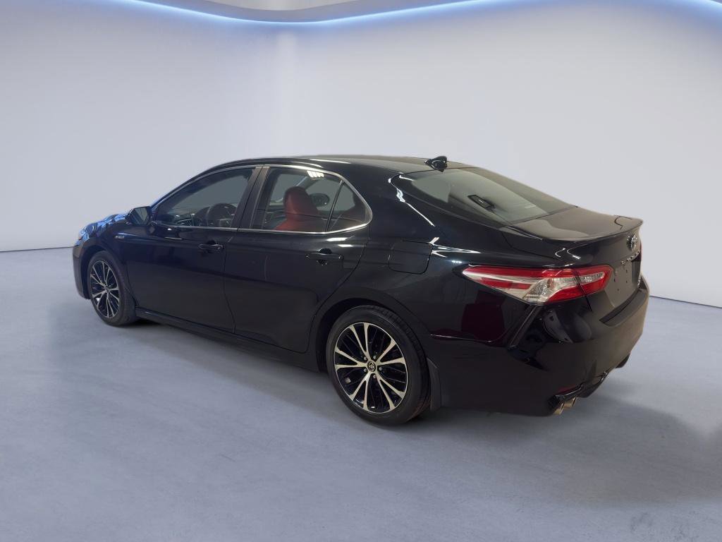 Used 2020 Toyota Camry SE w/ Sunroof Package image 5