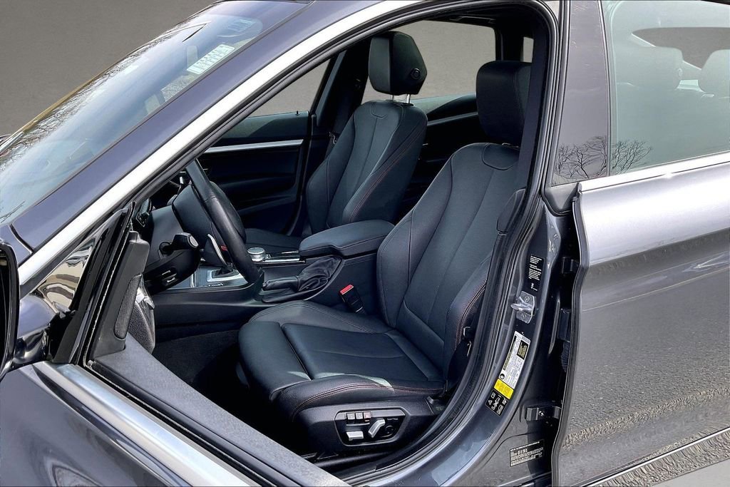 Used 2018 BMW 330i Gran Turismo xDrive image 21