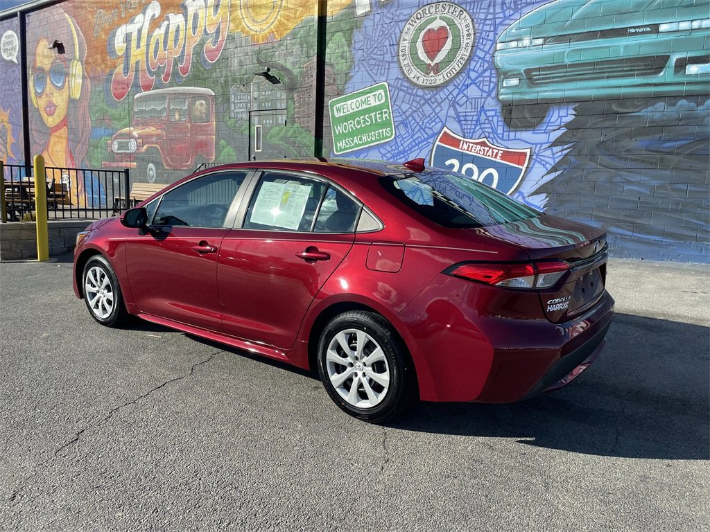 Used 2022 Toyota Corolla LE image 3