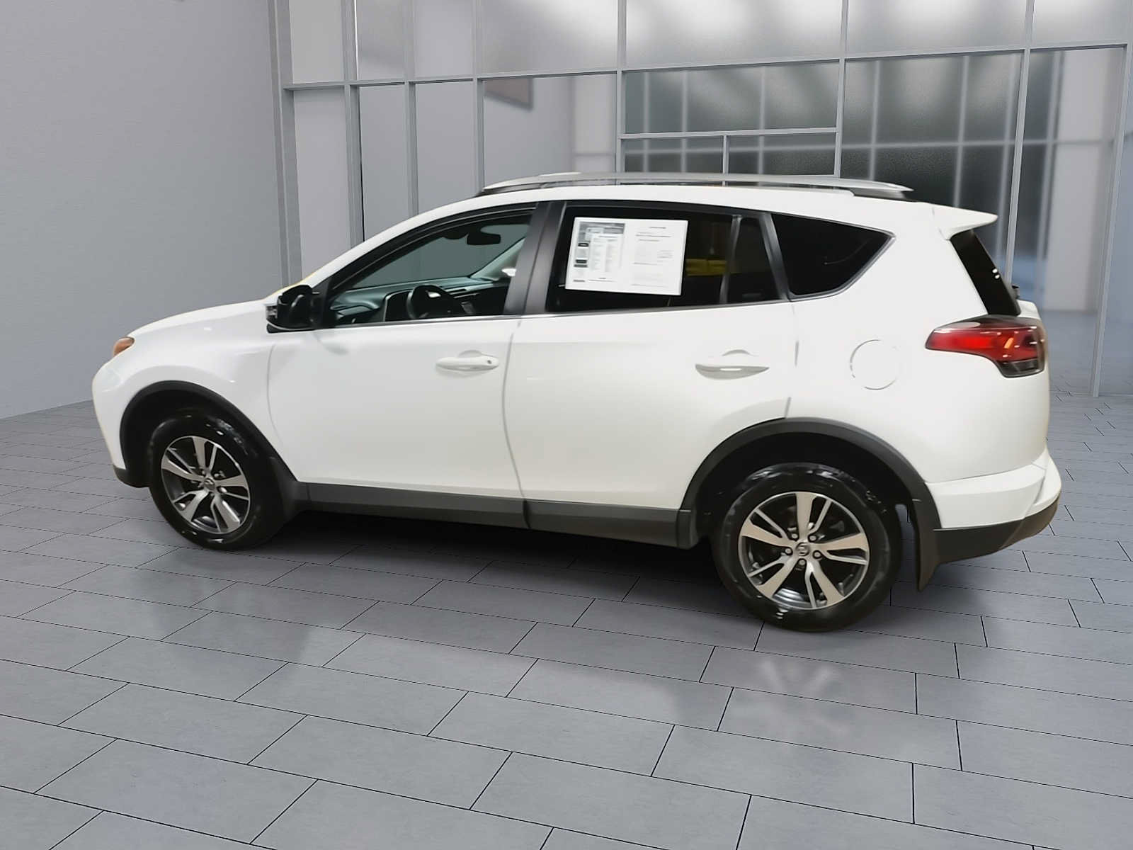 Used 2017 Toyota RAV4 XLE w/ Plus Extra Value Package AWD/4WD image 5