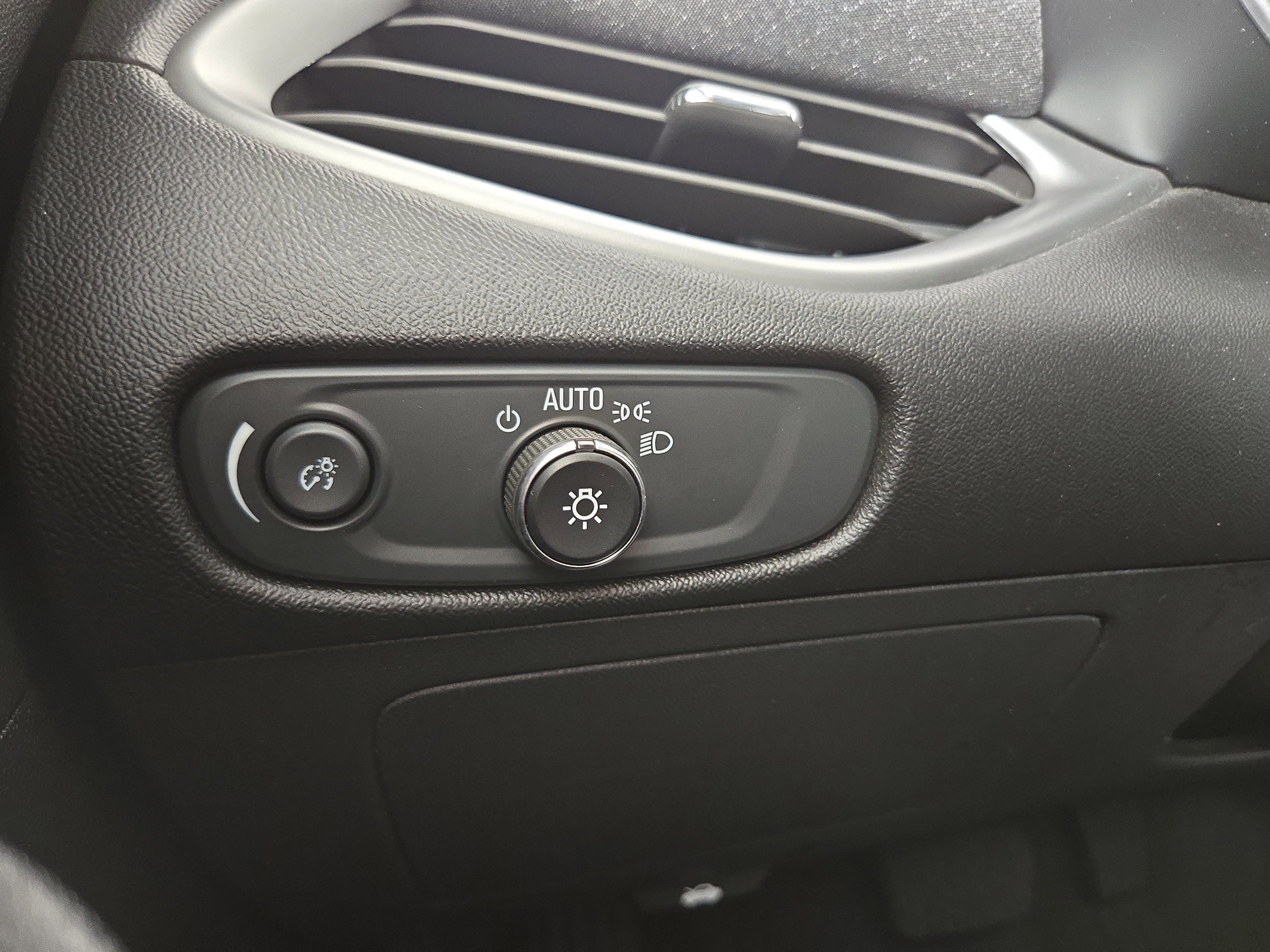 Used 2024 Chevrolet Malibu LT image 24