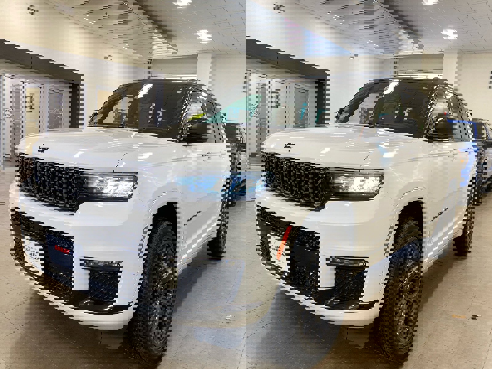 Used 2023 Jeep Grand Cherokee L Summit image 4