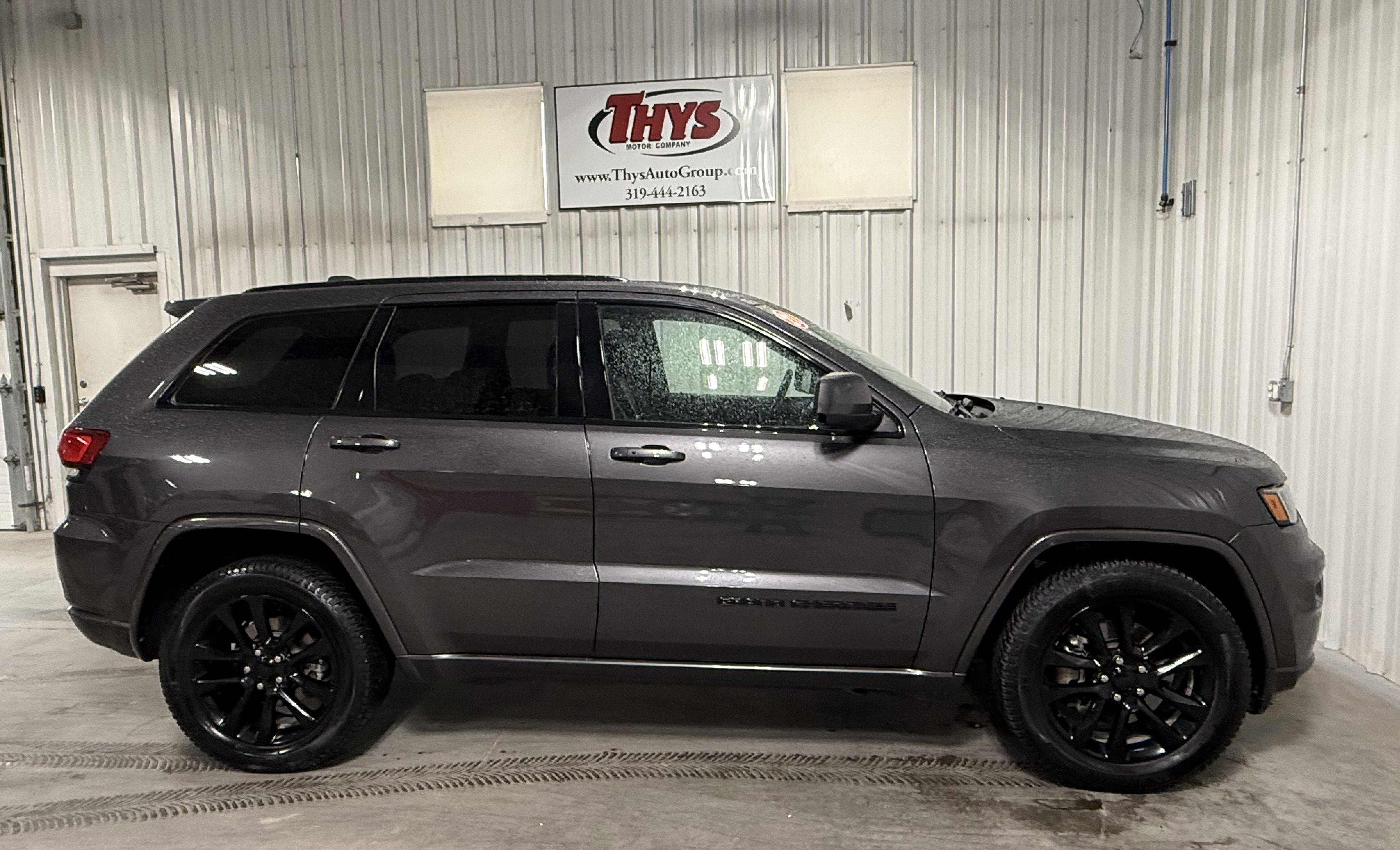 Used 2021 Jeep Grand Cherokee Laredo X RWD image 2