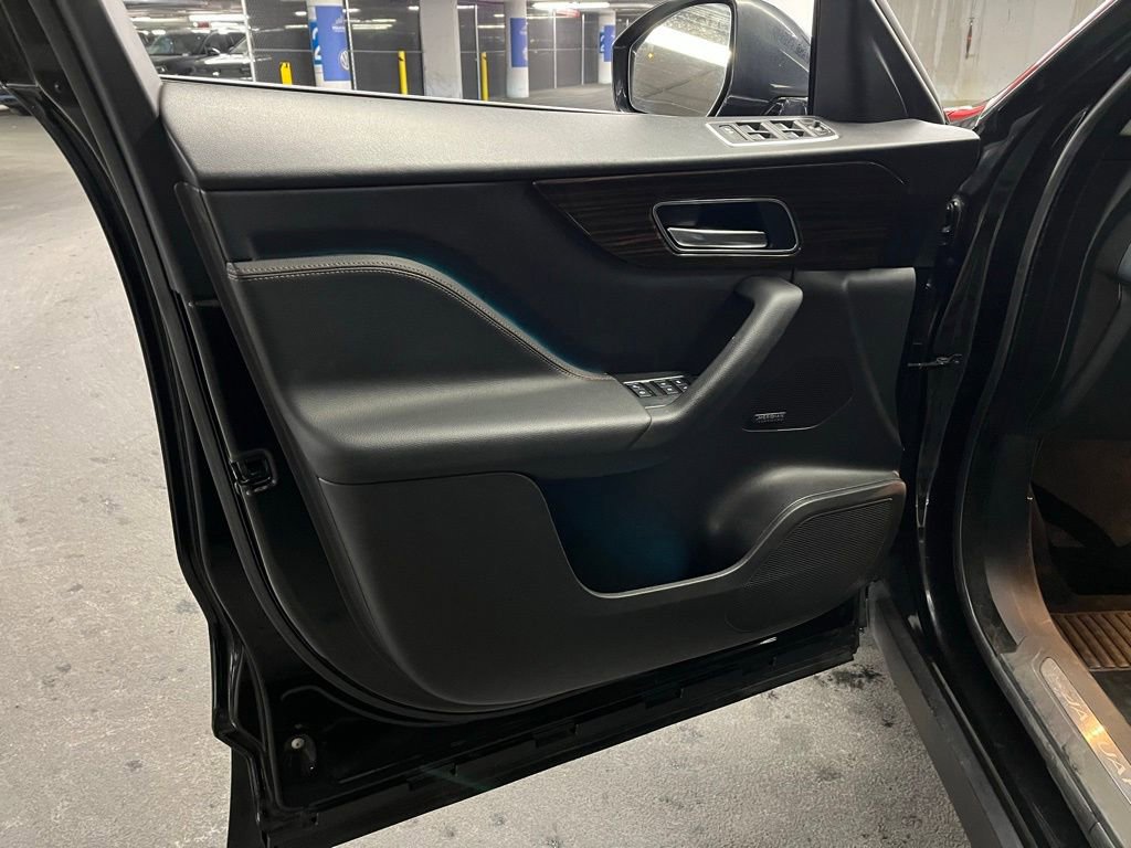 Used 2017 Jaguar F-PACE Prestige image 15