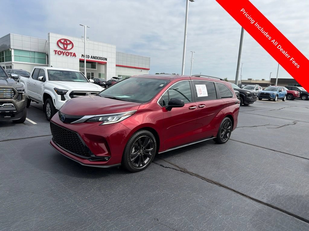 Used 2022 Toyota Sienna XSE w/ XSE Plus Package FWD image 16