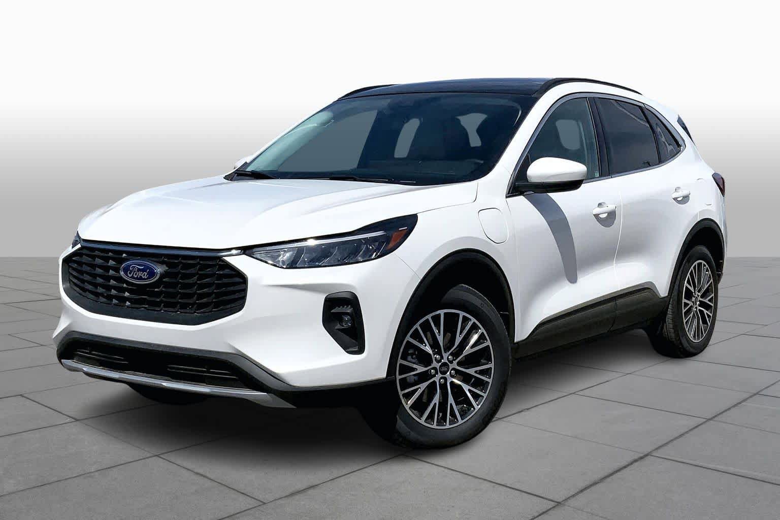 Used 2025 Ford Escape SE w/ Class II Trailer Tow Package image 1