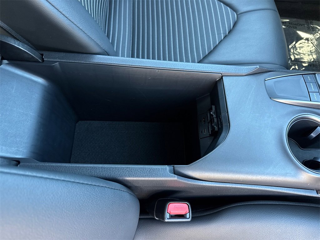 Used 2023 Toyota Camry SE image 17