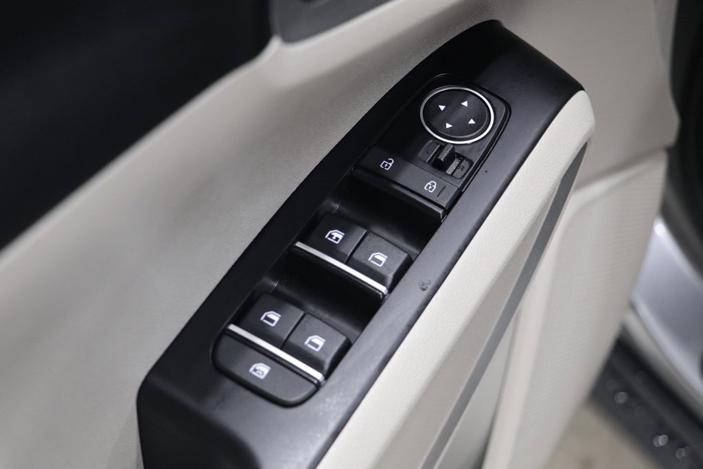 Used 2025 Kia Soul LX w/ LX Technology Package FWD image 22