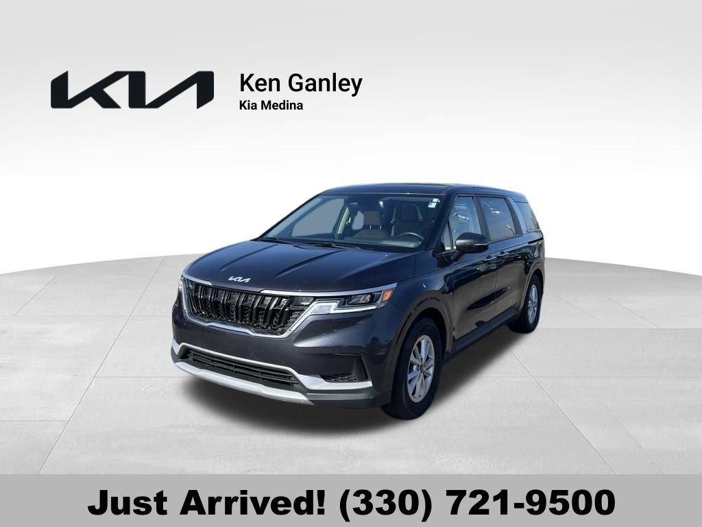 Used 2024 Kia Carnival LX FWD image 1