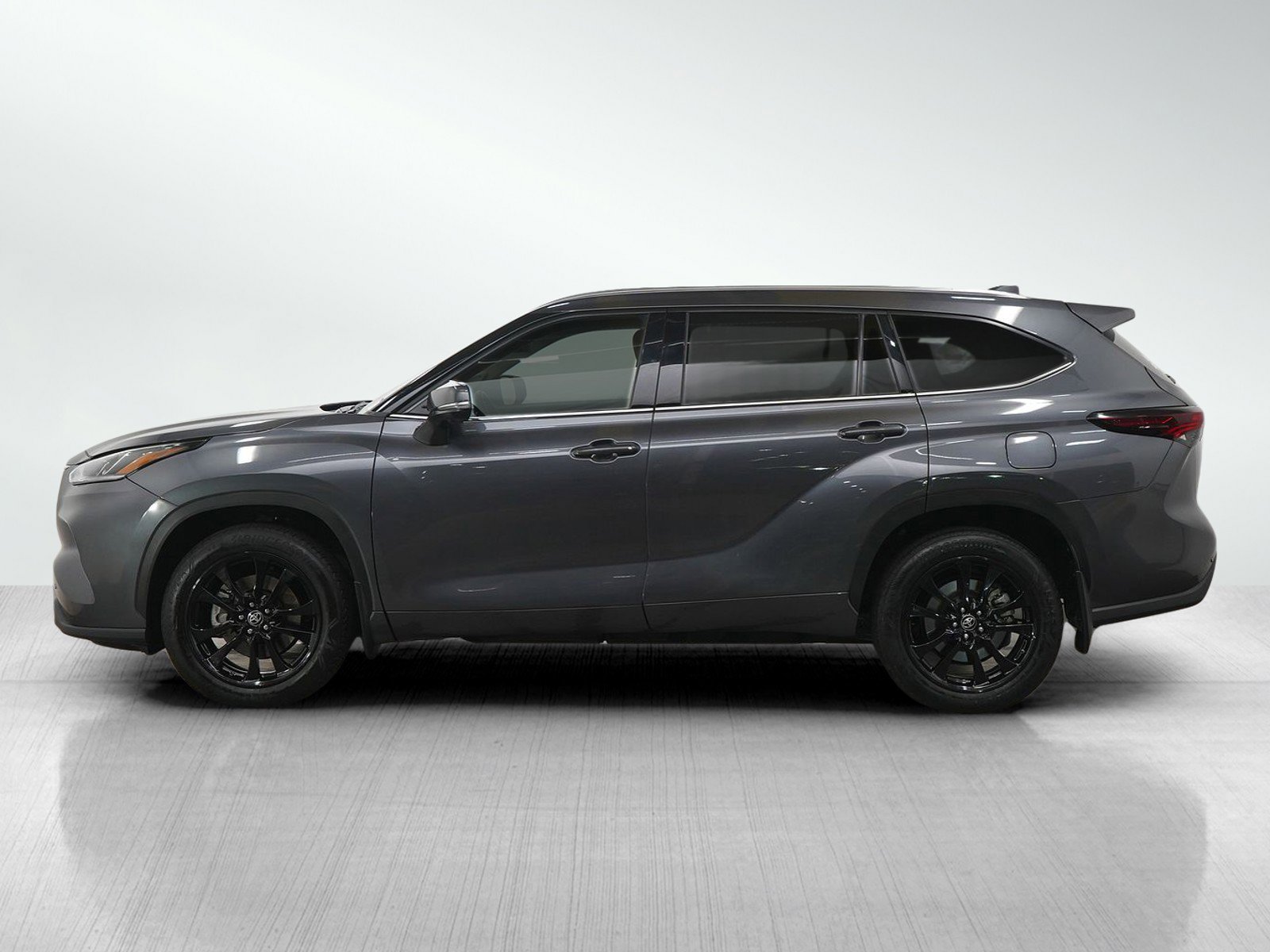 Used 2024 Toyota Highlander Limited AWD/4WD image 2