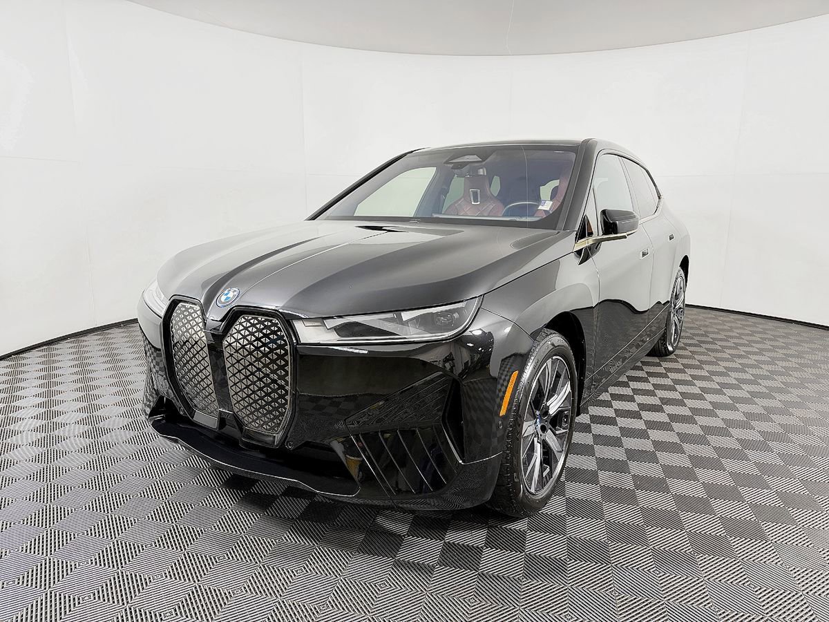 Used 2023 BMW iX xDrive50 w/ Sport Package AWD/4WD image 3