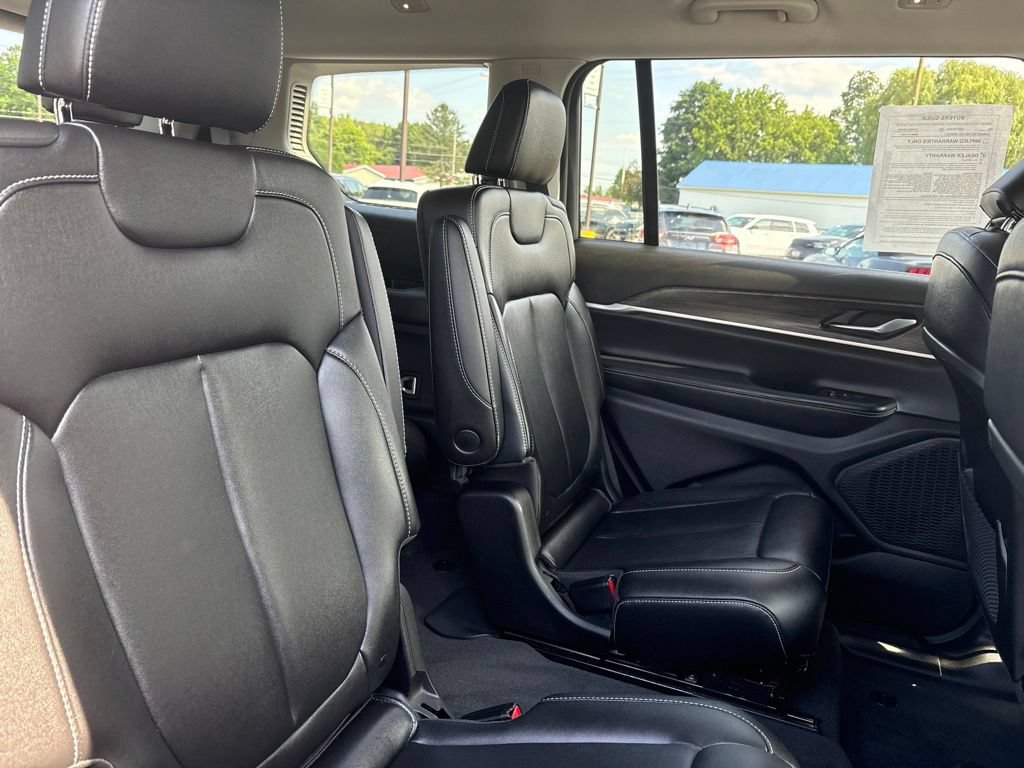 Used 2023 Jeep Grand Cherokee L Limited AWD/4WD image 14