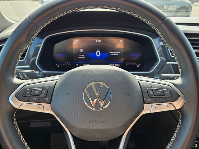 Used 2023 Volkswagen Tiguan SE w/ Panoramic Sunroof Package FWD image 11