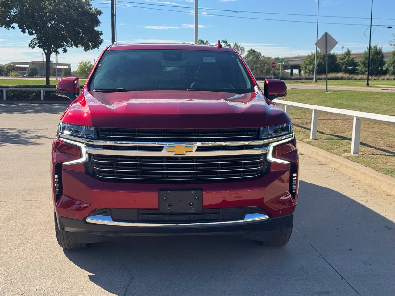 Used 2024 Chevrolet Suburban LT w/ Luxury Package AWD/4WD image 2