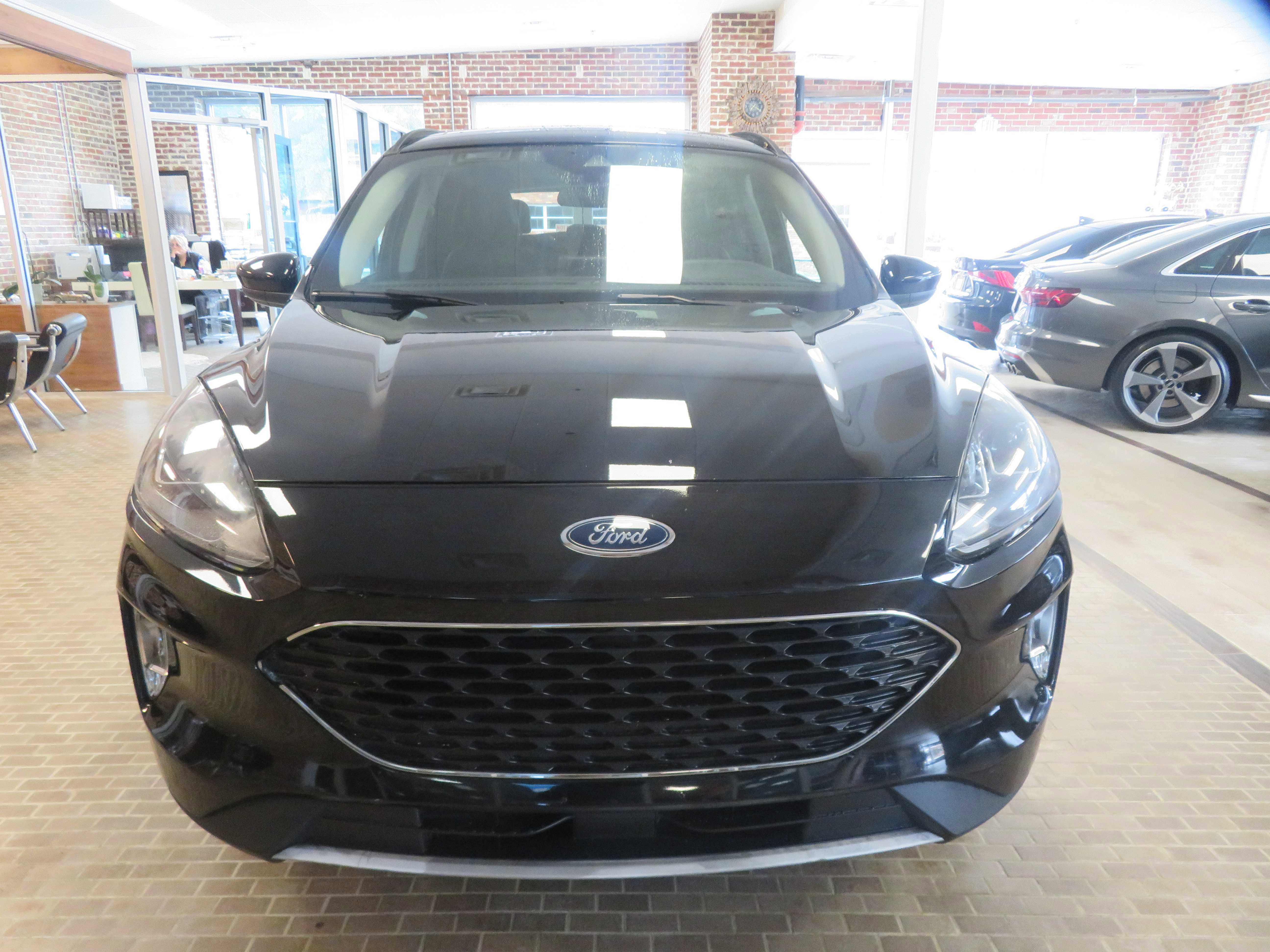 Used 2020 Ford Escape SEL image 2