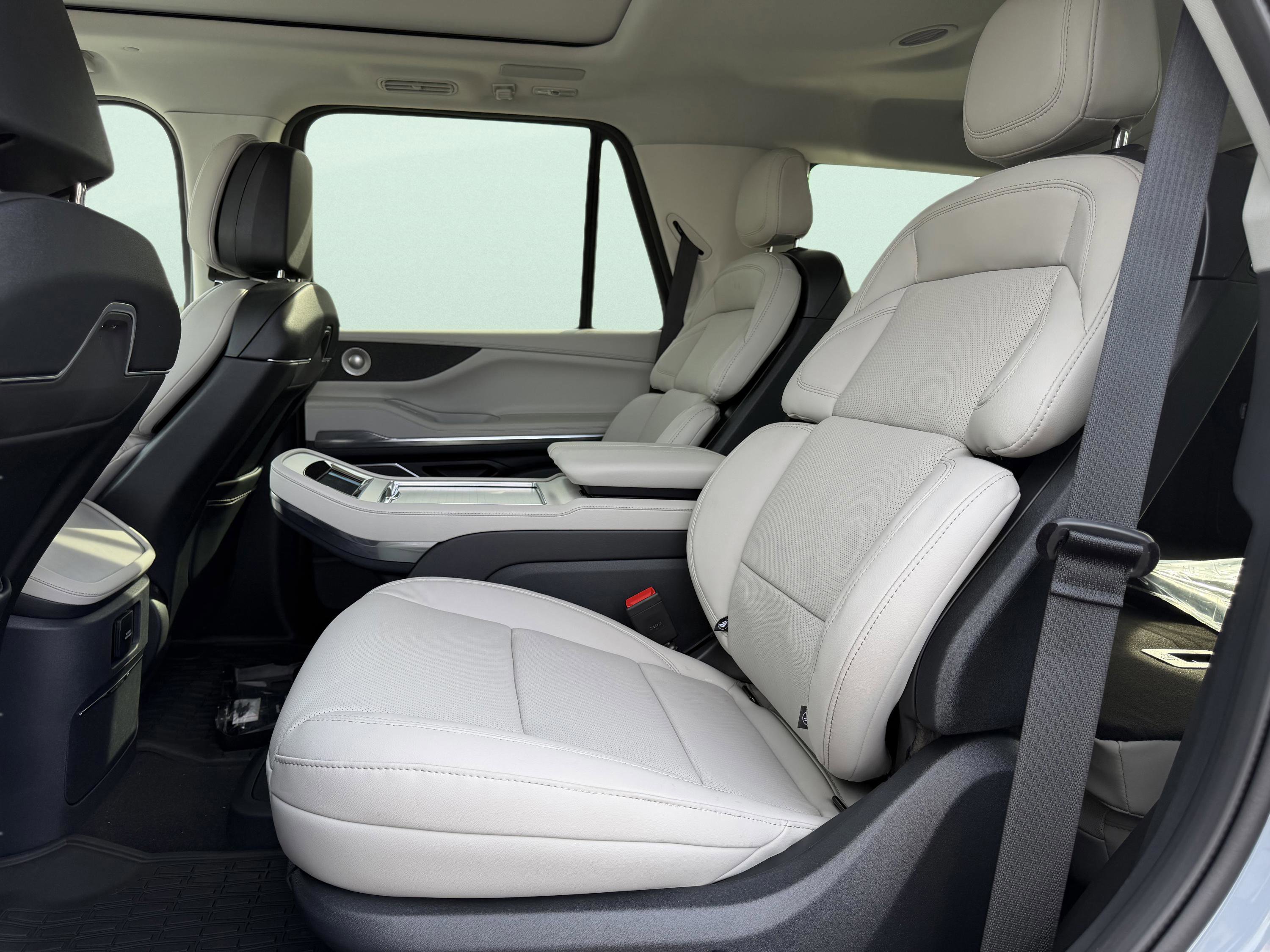 New 2026 Lincoln Navigator Reserve w/ Jet Appearance Package image 23