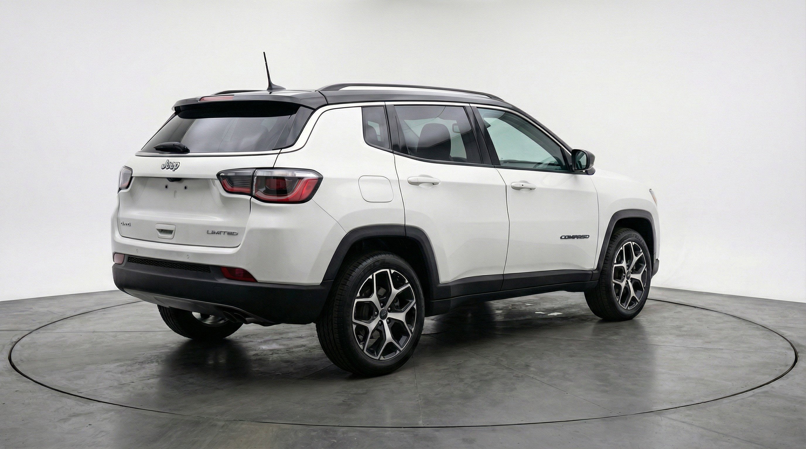 Used 2025 Jeep Compass Limited AWD/4WD image 9