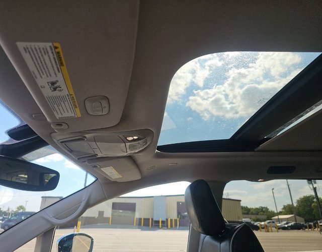 Used 2022 Chrysler Pacifica Limited image 3