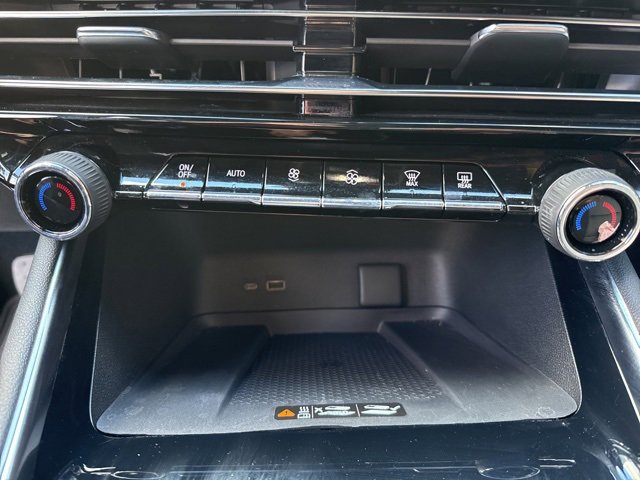 Used 2024 Chevrolet Traverse RS image 21