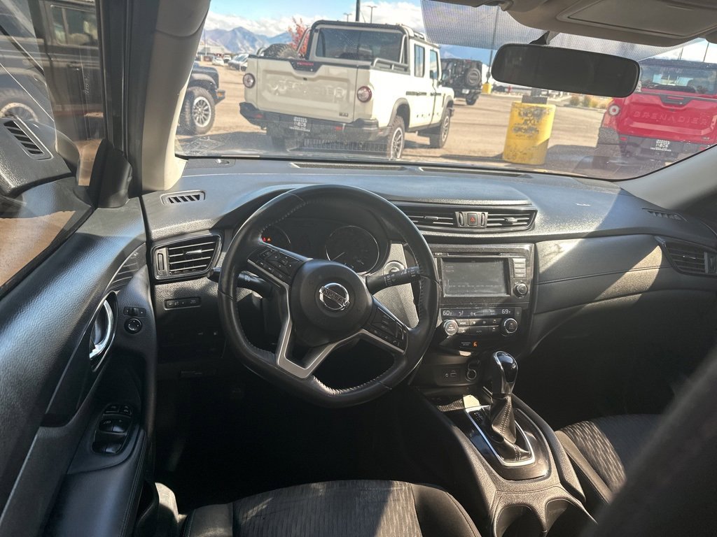 Used 2018 Nissan Rogue SV image 7