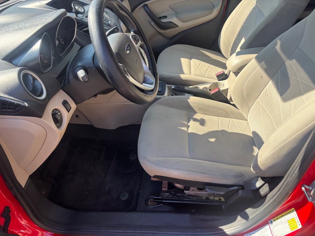 Used 2014 Ford Fiesta SE w/ Comfort Package FWD image 11