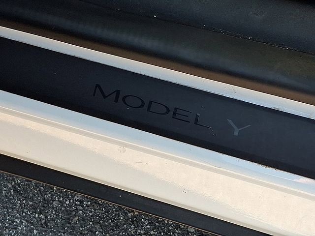 Used 2020 Tesla Model Y Long Range image 39