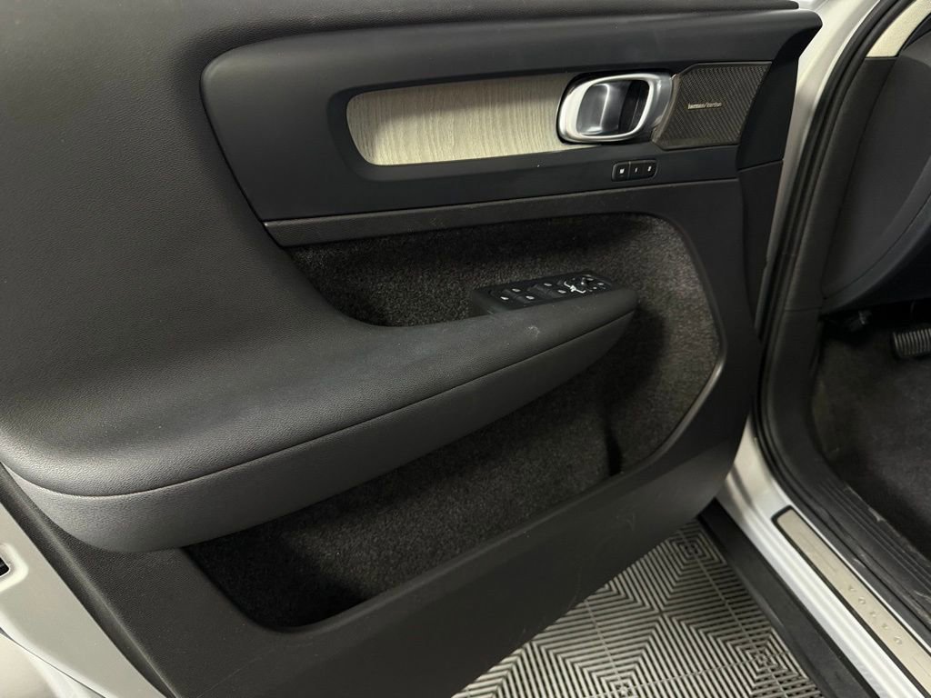 Used 2023 Volvo XC40 B5 Plus w/ Climate Package image 27