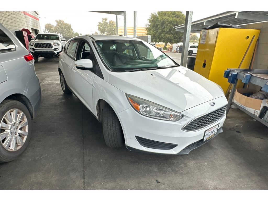 Used 2018 Ford Focus SE w/ Cold Weather Package FWD image 2