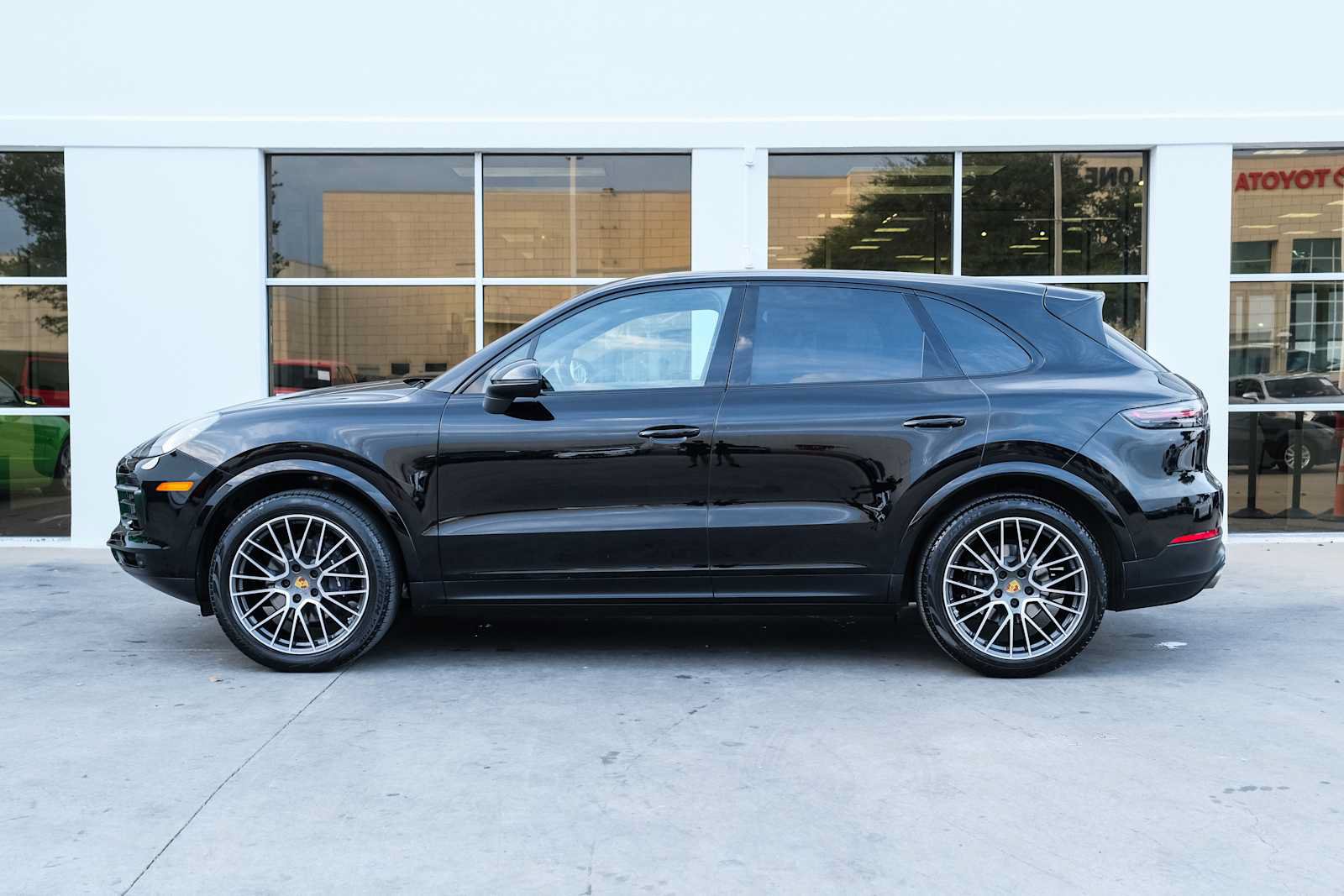Used 2019 Porsche Cayenne AWD/4WD image 16