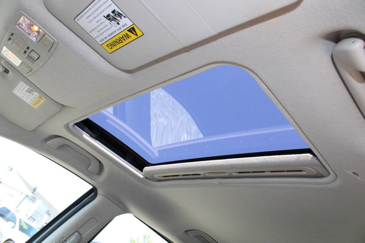 Used 2012 MAZDA MAZDA5 Touring w/ Moonroof & Audio Pkg image 16