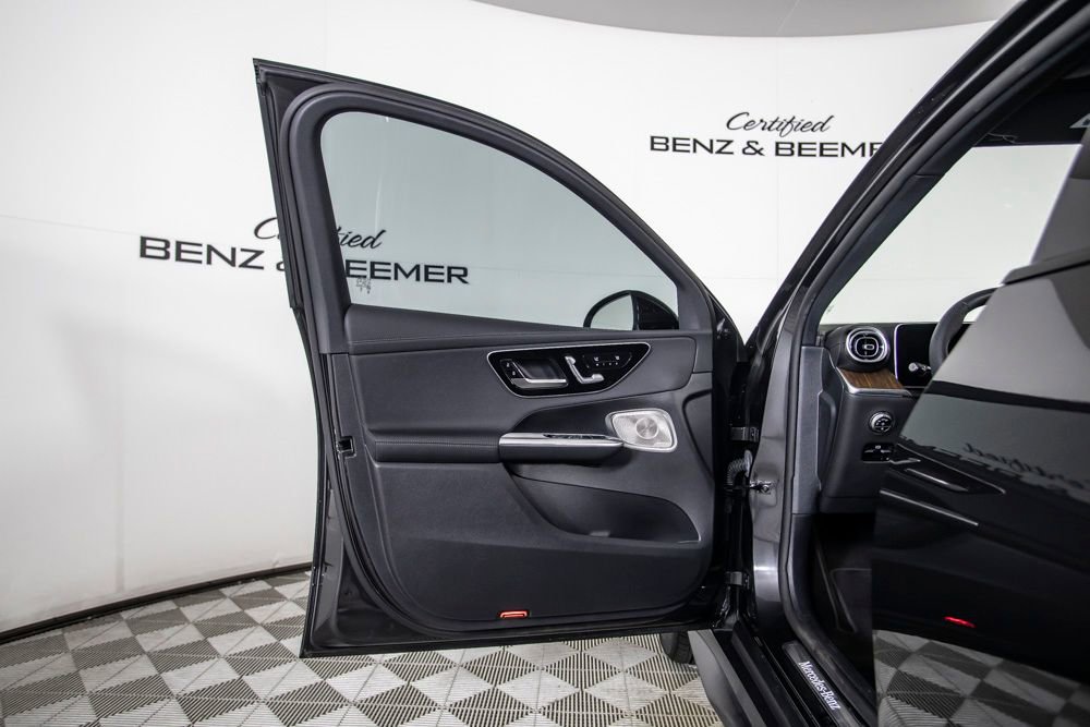 Used 2025 Mercedes-Benz GLC 300 w/ AMG Line image 17
