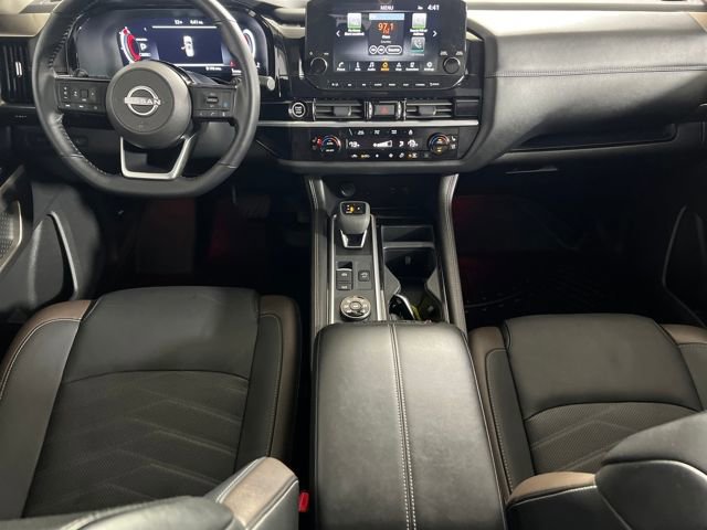Used 2024 Nissan Pathfinder Platinum image 2