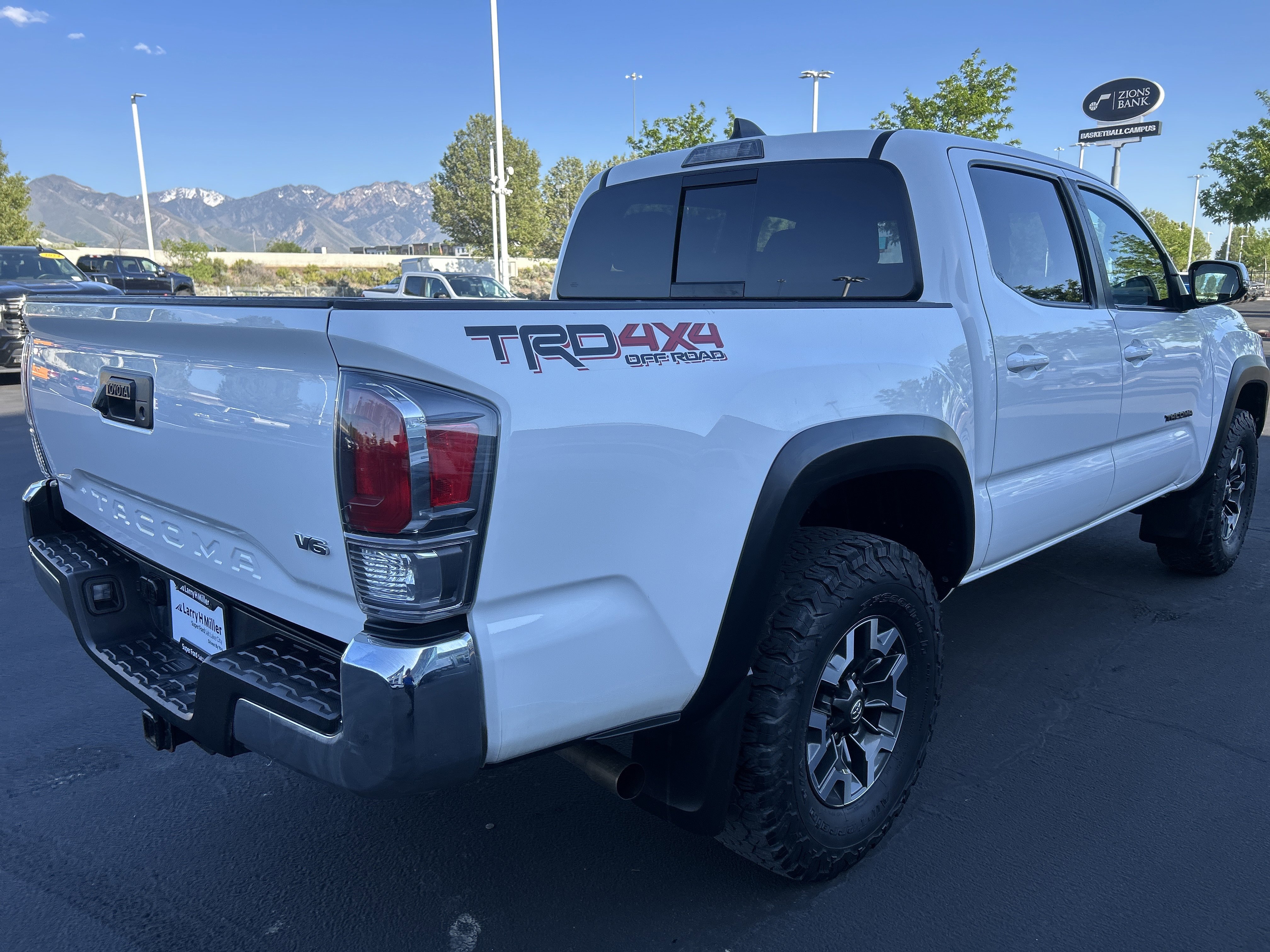 Used 2022 Toyota Tacoma TRD Off-Road AWD/4WD image 5
