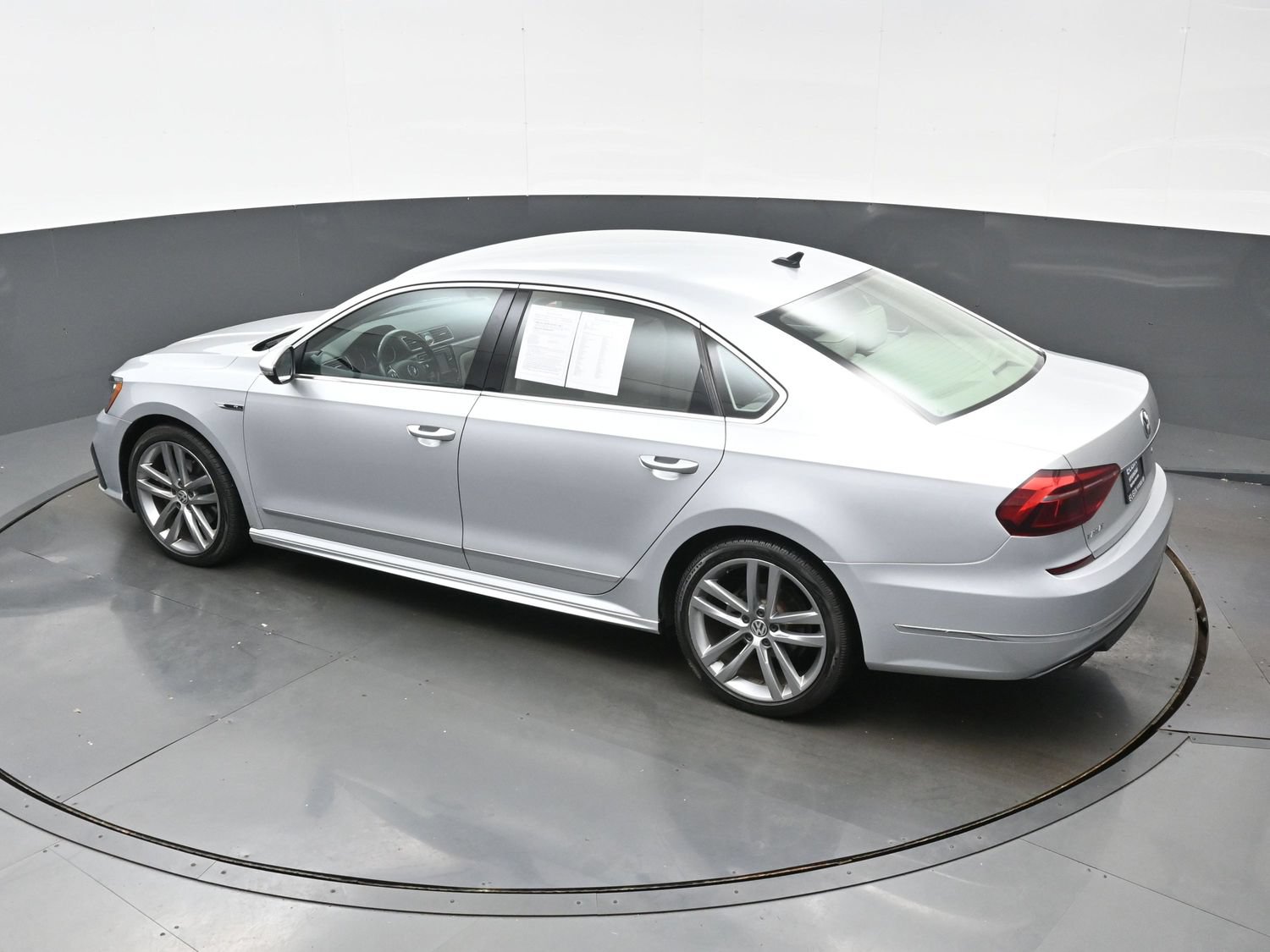 Used 2017 Volkswagen Passat 1.8T R-Line FWD image 33