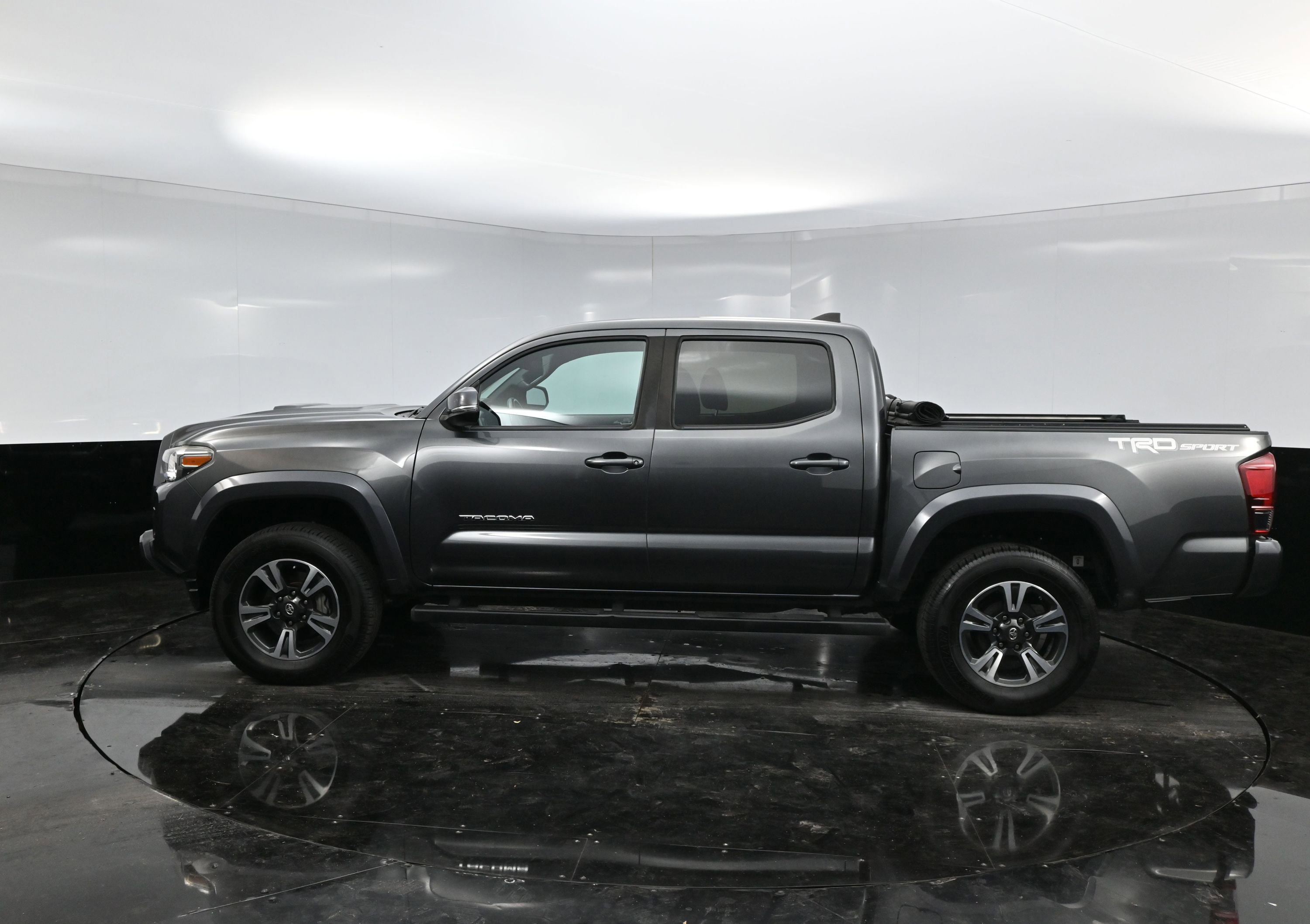 Used 2019 Toyota Tacoma SR5 image 4