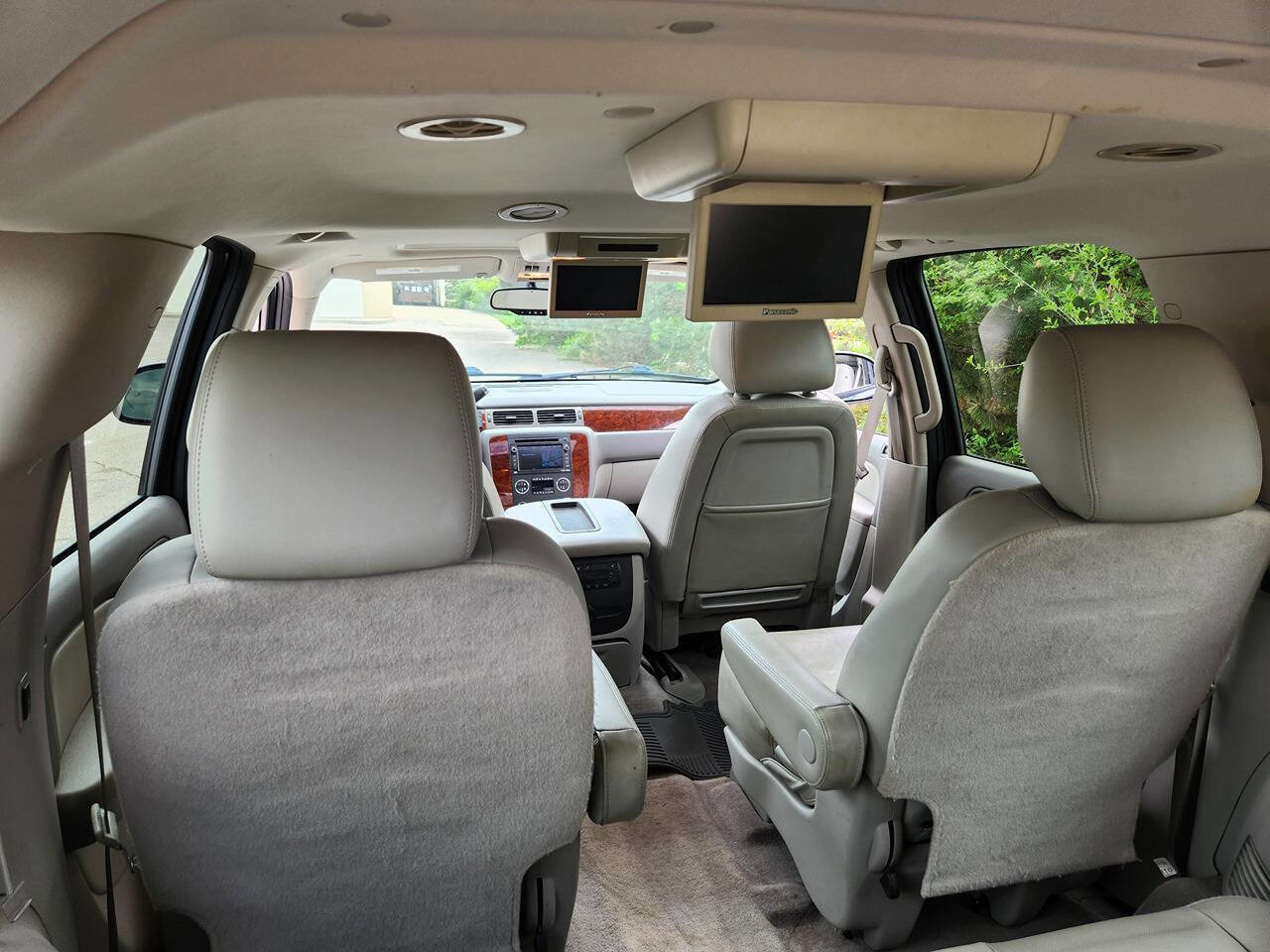Used 2011 Chevrolet Suburban LTZ AWD/4WD image 14