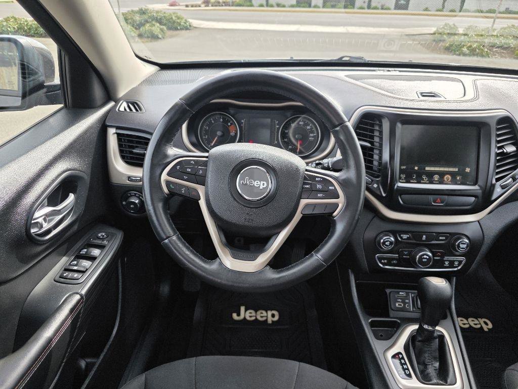 Used 2017 Jeep Cherokee 75th Anniversary image 11