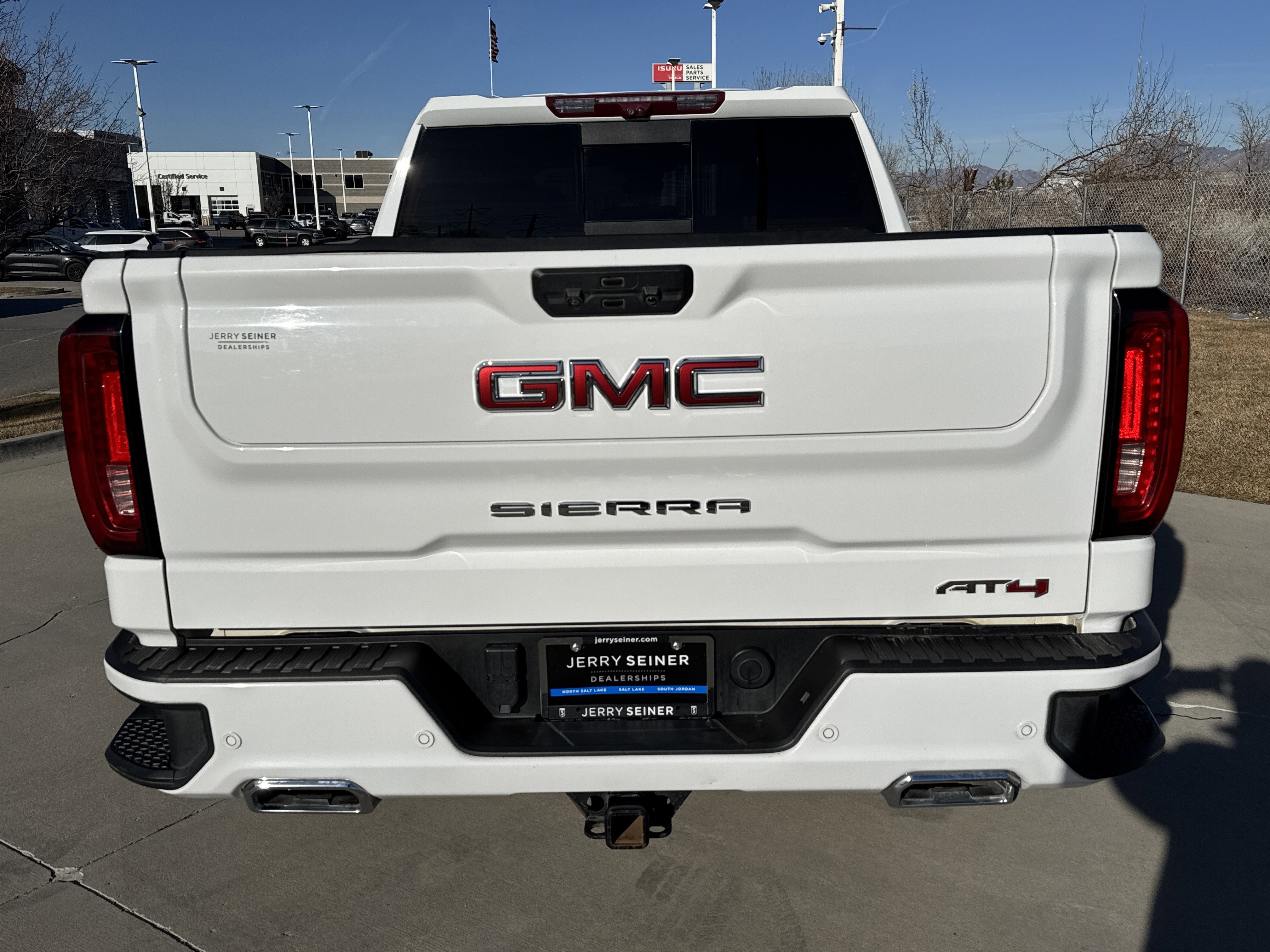 Used 2023 GMC Sierra 1500 AT4 w/ Technology Package image 4