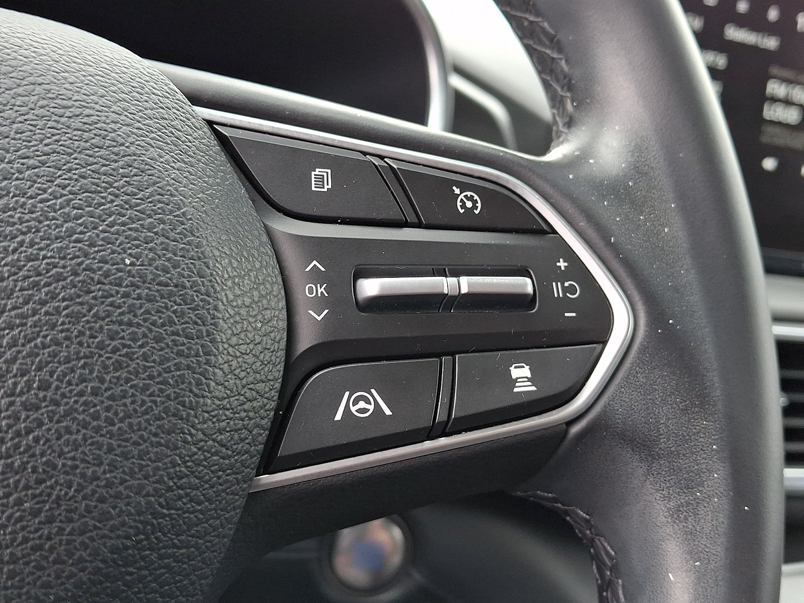 Used 2022 Hyundai Santa Fe SEL w/ Convenience + Premium Package AWD/4WD image 22