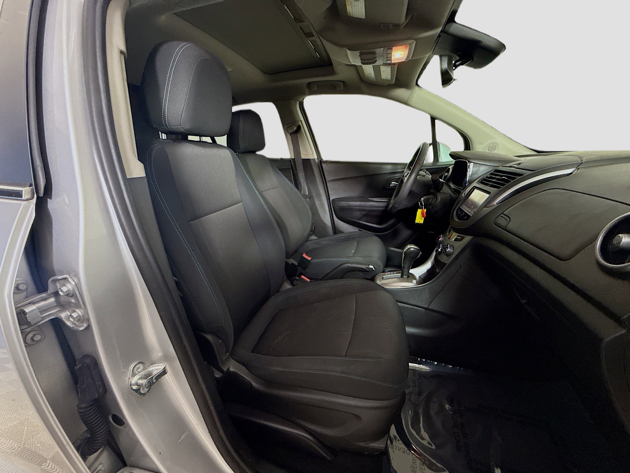 Used 2016 Chevrolet Trax LT w/ LT Sun and Sound Package image 28