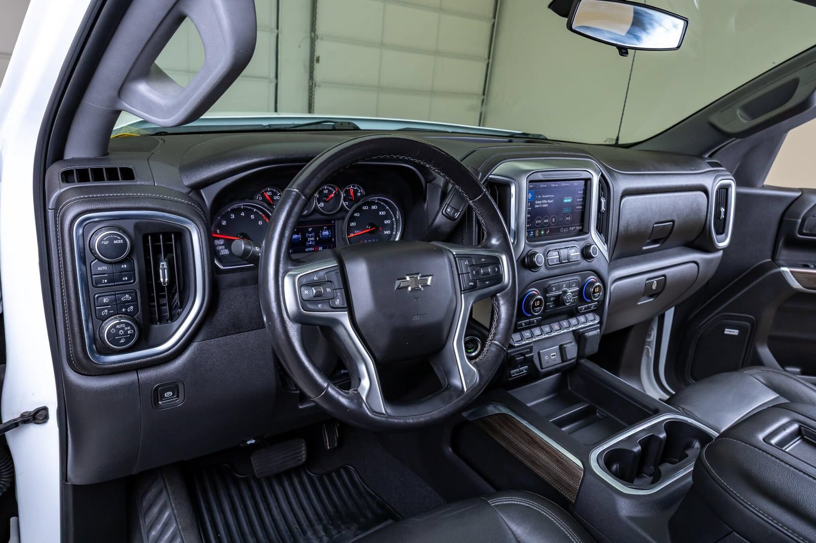 Used 2020 Chevrolet Silverado 1500 RST w/ Texas Edition AWD/4WD image 16