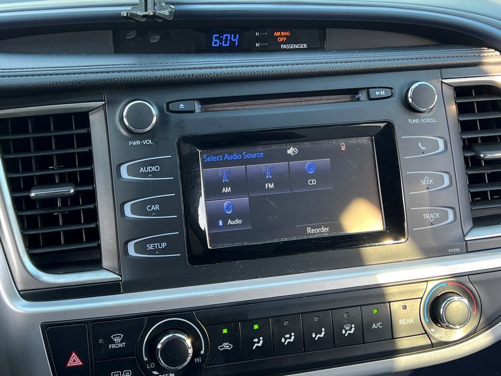 Used 2018 Toyota Highlander LE AWD/4WD image 12