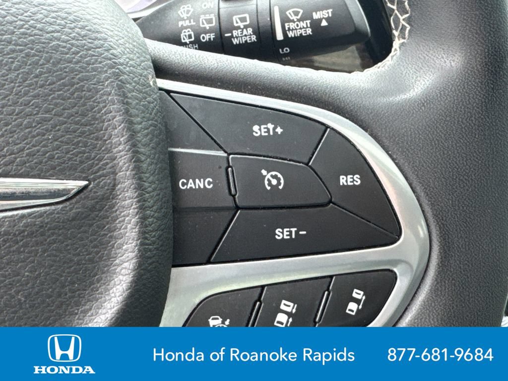 Used 2023 Chrysler Pacifica Limited FWD image 27