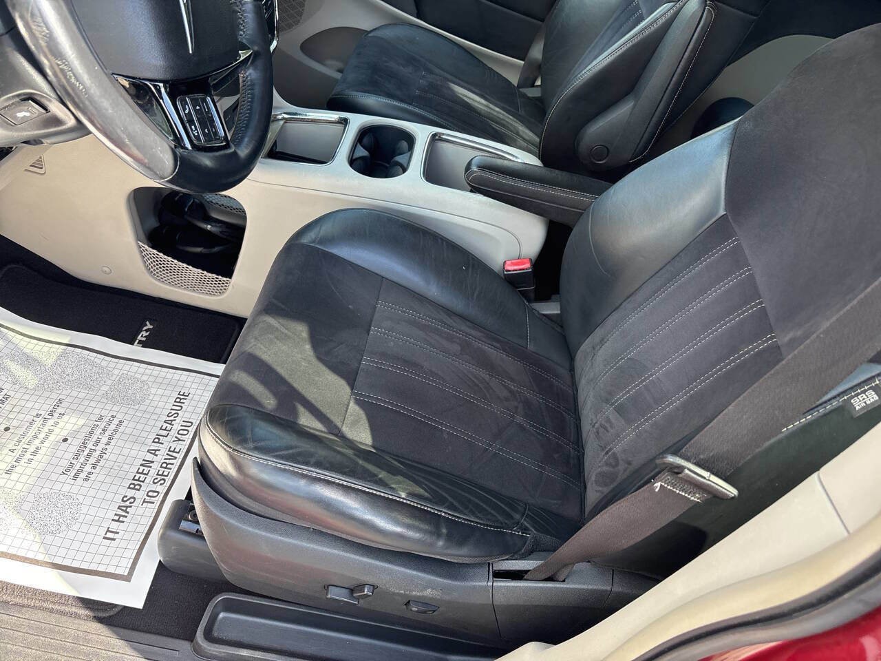 Used 2014 Chrysler Town & Country Touring-L image 15